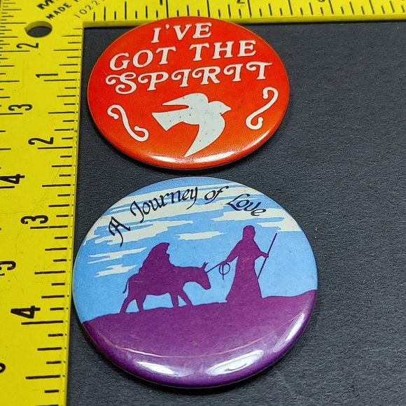2 Vintage 70s 80s Christianity Religous Pins Pinbacks Buttons Mary Joseph Dove - Picture 5 of 8